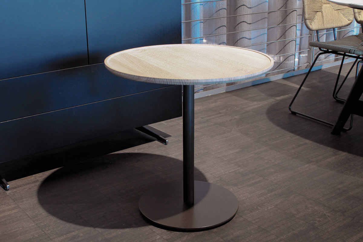 Beistelltisch 31252 von Scholtissek für 790 € Beistelltisch 31252 von Scholtissek für 790 €