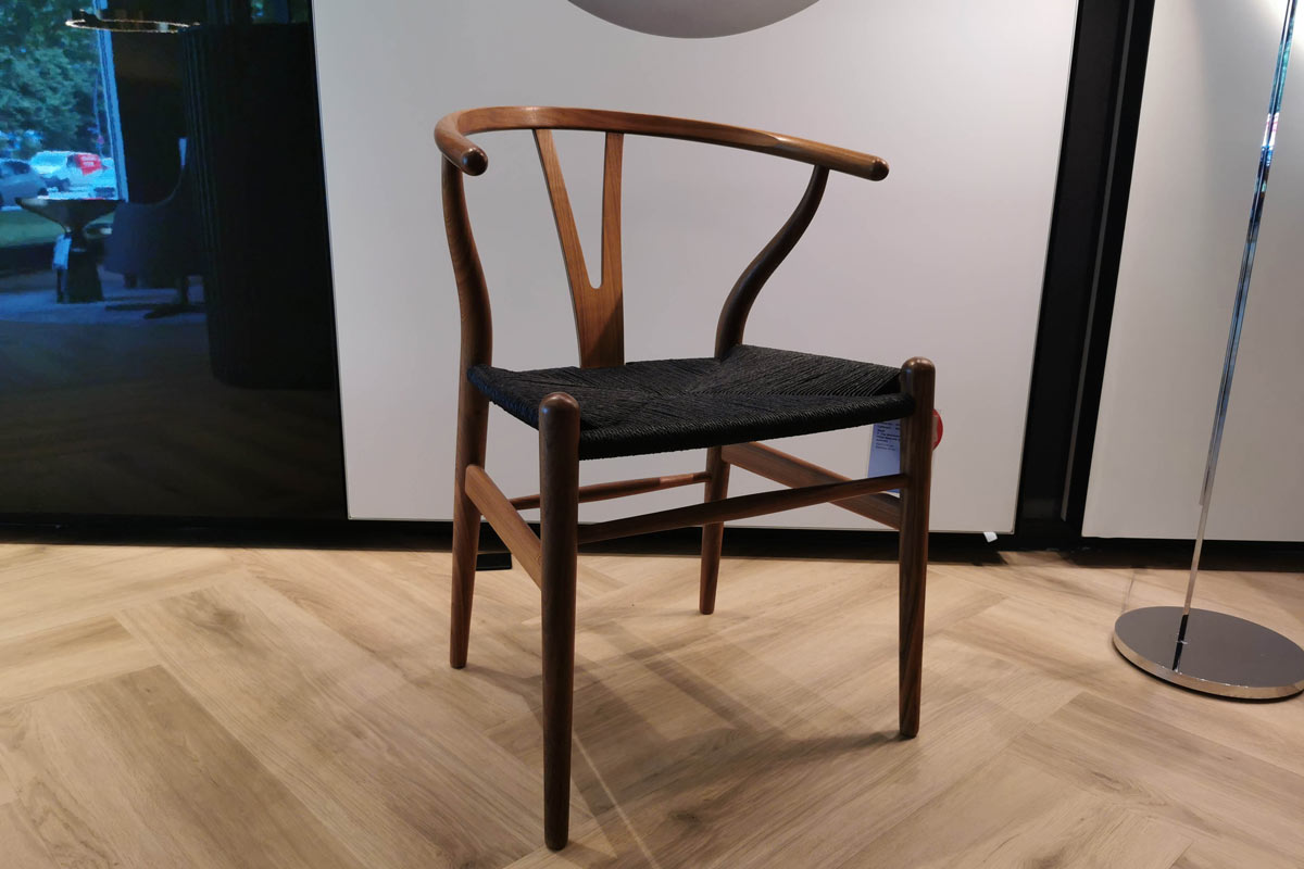 Ausstellungstück im Sale: Y The Wishbone Chair von Carl Hansen für 990 €