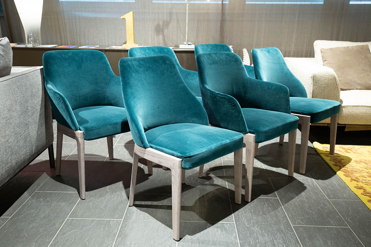 Ausstellungstück im Sale: Stuhlgruppe Chelsea  von Molteni für 5.590 €
